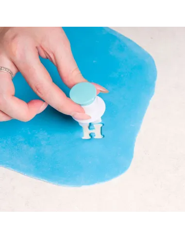 Set 26 mini cortadores con expulsor Letras Mayúsculas  LOYAL