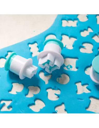 Set 26 mini cortadores con expulsor Letras Mayúsculas LOYAL