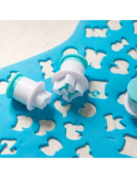 Set 26 mini cortadores con expulsor Letras Mayúsculas LOYAL